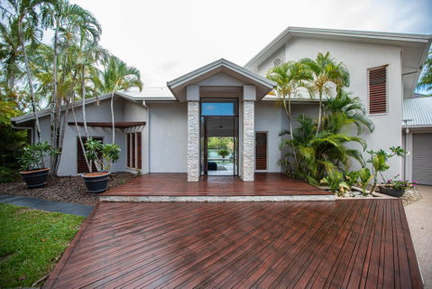 Absolute Lakefront - Port Douglas - Lismore Accommodation 2