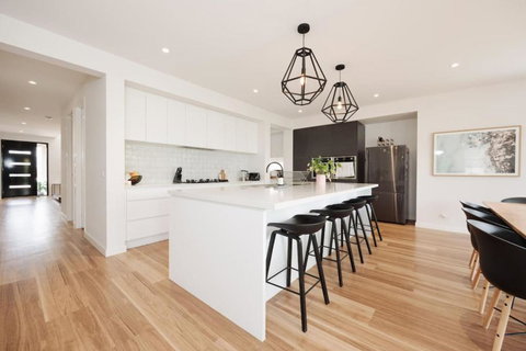 EDEN Spacious Torquay Family Escape - Lismore Accommodation 4