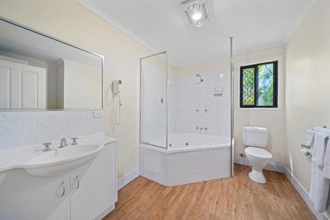 Emerald Motel Apartments - Lismore Accommodation 3