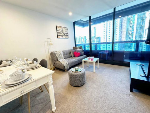 ES2410-2Bed 2Bath Vision Apt With Balcony, Pool & Gym - Lismore Accommodation 4