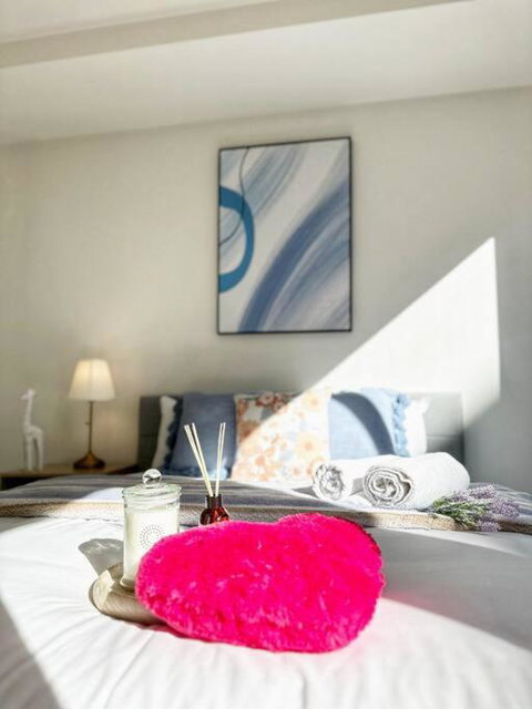 FC104 -1 BATH 2 BR Modern Oasis With, Pool & Gym - Lismore Accommodation 0