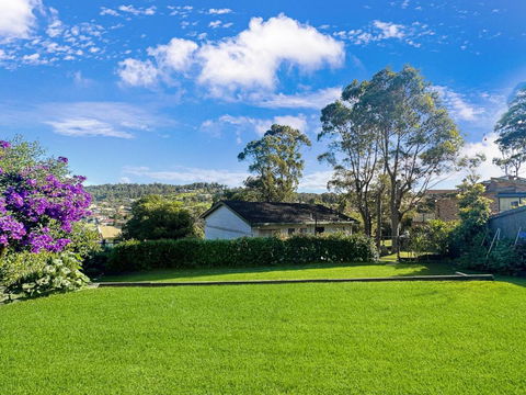 Fab 3-Bed Stay With Great Outdoors & Water Views - Lismore Accommodation 0