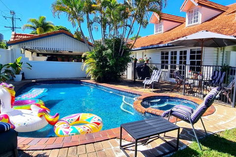 Fab 4brm Home With Pool A 15 Min Walk To Beach - Lismore Accommodation 0