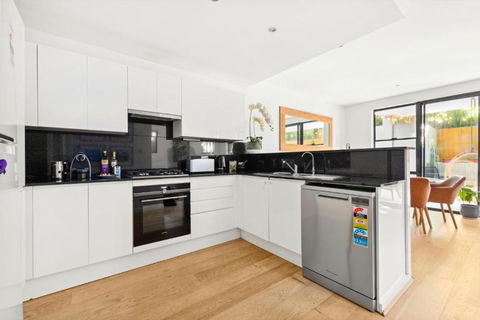 Fab Bondi 2-Bed With Courtyard & Alfresco Dining - Lismore Accommodation 3