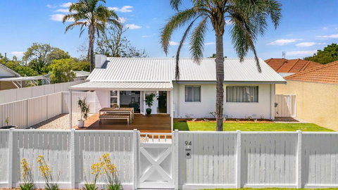 Fairbairn Family Beach Bungalow - Lismore Accommodation 0