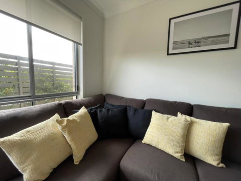 Family Holiday Vibe House In Dakabin - Lismore Accommodation 0