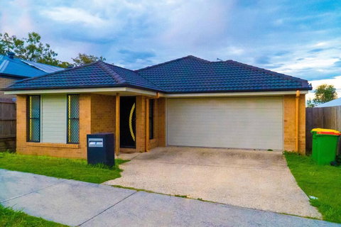 Family Home With Free Parking Close To Everything - Lismore Accommodation 0