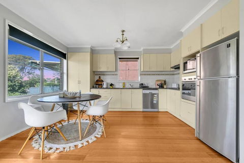Fantastic 3BR Near North Shore Beach - Lismore Accommodation 3