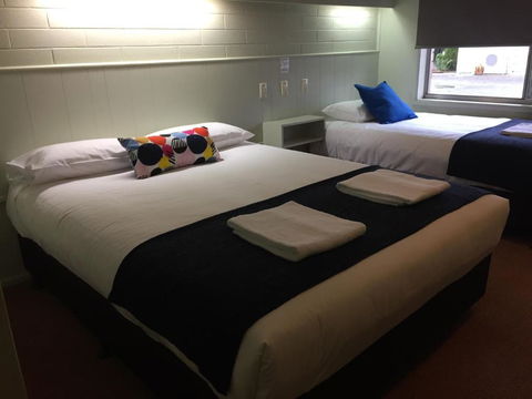 Finley Country Club Hotel Motel - Lismore Accommodation 1