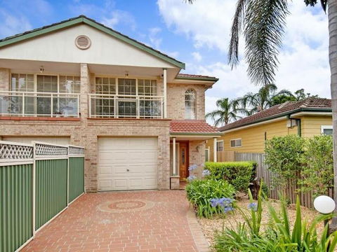 FRENCH HOUSE - Lismore Accommodation 0
