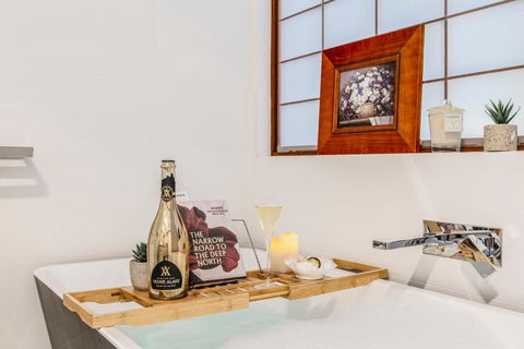 FUN&KY Parking 2 Patios WFH WiFi City Views - Lismore Accommodation 0