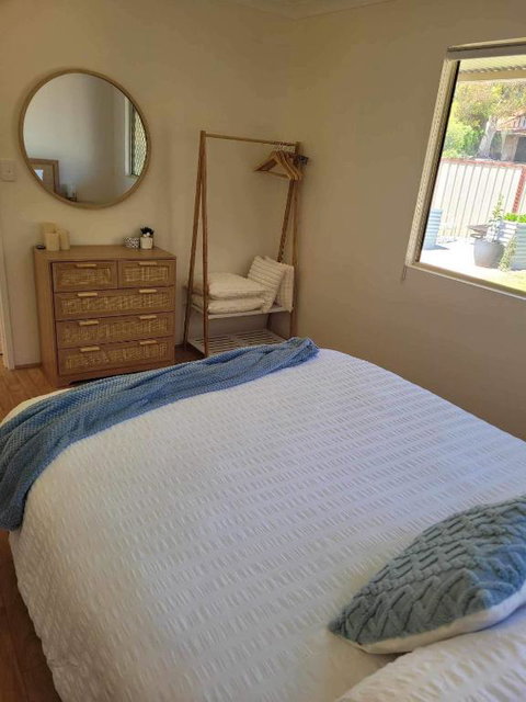G&R Beach Cottage - Lismore Accommodation 0