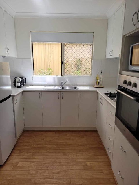 G&R Beach Cottage - Lismore Accommodation 4