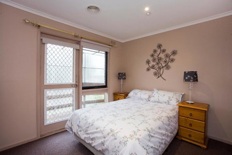 Geelong Holiday Home - Lismore Accommodation 3