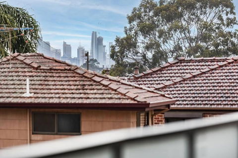GLAD3 Gladesville Getaway Bright & Contemporary - Lismore Accommodation 1