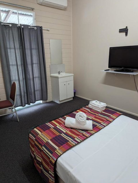 GRAND CENTRAL HOTEL PROSERPINE - Lismore Accommodation 3