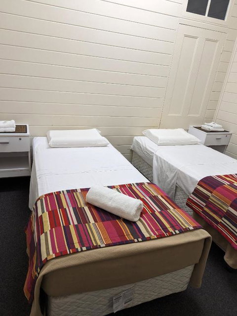 GRAND CENTRAL HOTEL PROSERPINE - Lismore Accommodation 4