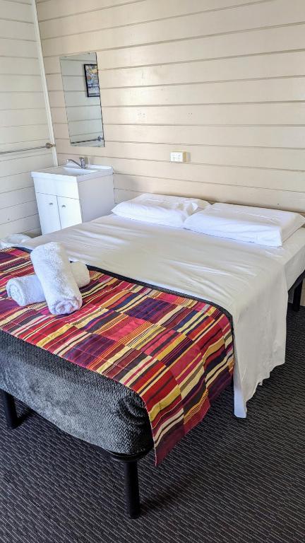 GRAND CENTRAL HOTEL PROSERPINE - Lismore Accommodation 0