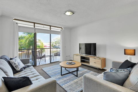 HACIENDA- CANAL VIEWS AND COMFORT - Lismore Accommodation 2