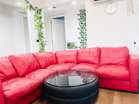 House At Train Station Thomastown - Lismore Accommodation 0