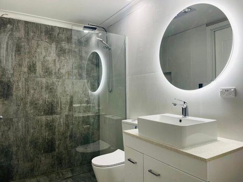 House At Train Station Thomastown - Lismore Accommodation 1