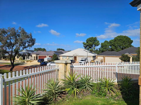 House In Ellenbrook - Lismore Accommodation 3