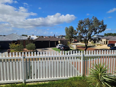 House In Ellenbrook - Lismore Accommodation 2