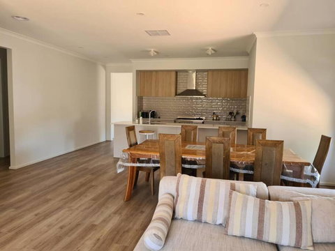 House Near The Lake Hosted By Rani - Lismore Accommodation 1