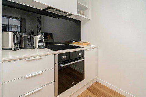 Idyllic 1-Bed Near Popular Shopping Streets - Lismore Accommodation 2
