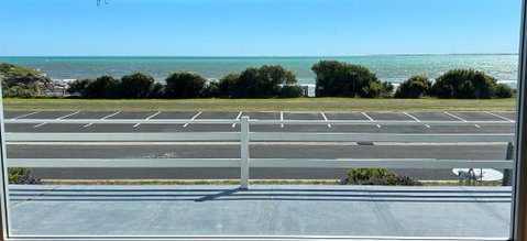 Iluka Beach House,Robe- Stunning Ocean Views. - Lismore Accommodation 1