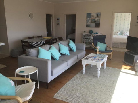 Iluka Beach House,Robe- Stunning Ocean Views. - Lismore Accommodation 2