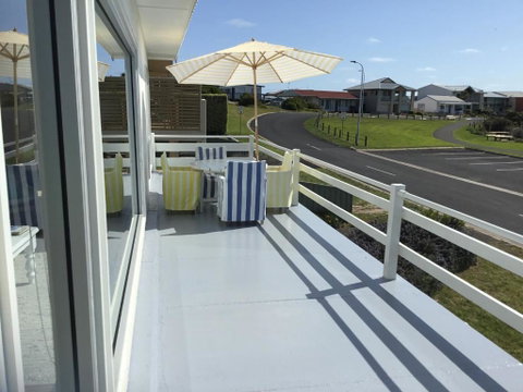 Iluka Beach House,Robe- Stunning Ocean Views. - Lismore Accommodation 3