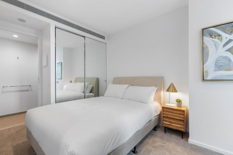 Impeccably Modern 1-Bed With Incredible City Views - Lismore Accommodation 1