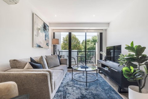 Indigo Breeze - Explore The Heart Of North Melbourne - Lismore Accommodation 0