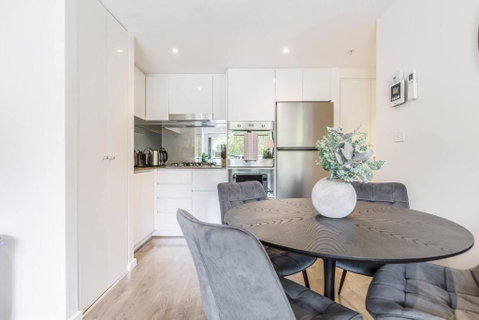 Indigo Breeze - Explore The Heart Of North Melbourne - Lismore Accommodation 1