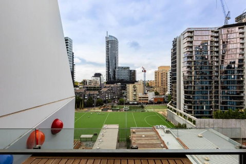 Industrial Chic Balcony Abode Near Chapel Street - Lismore Accommodation 2