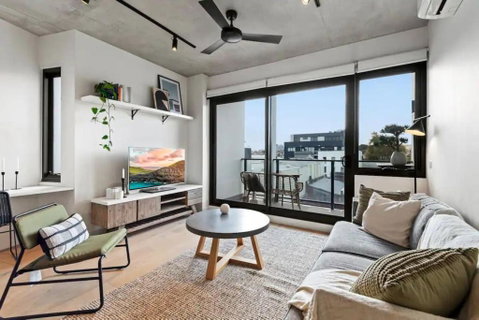 Industrial-Style Retreat In Trendy Cremorne - Lismore Accommodation 2