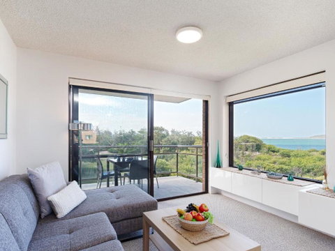 Intrepid 10 Water Views Over Shoal Bay Beach - Lismore Accommodation 0