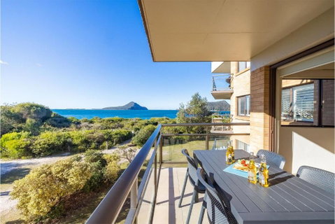 Intrepid, 15 3 Intrepid Close - Right On The Beachfront And WiFi - Lismore Accommodation 3