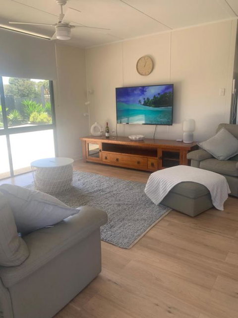 Investigator Beach Breeze Apartments U1 - Lismore Accommodation 0