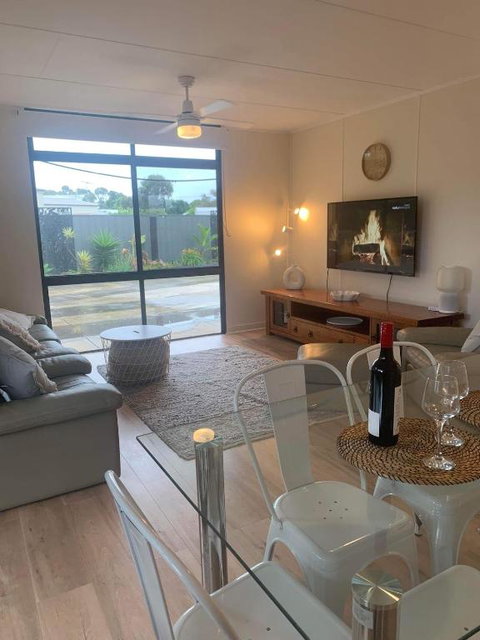 Investigator Beach Breeze Apartments U1 - Lismore Accommodation 3