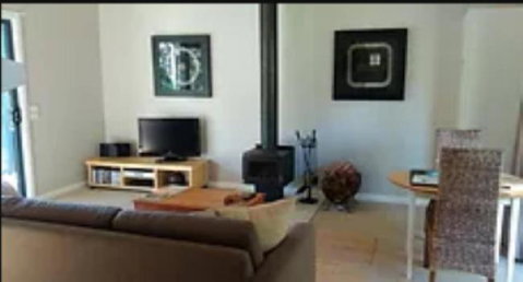 Island Break Cottages - Lismore Accommodation 3
