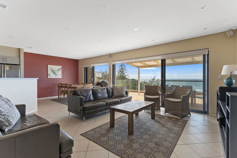 Aqua Shores Penthouse - Lismore Accommodation 1