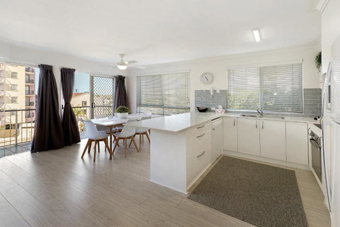 MAINSAIL8- MOOLOOLABA BEACH - Lismore Accommodation 2