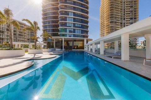 Meriton Suites Surfers Paradise - Lismore Accommodation 1