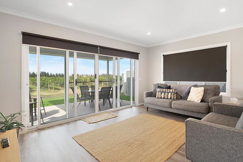 Milawa Vineyard Views - Guesthouse 1 - Lismore Accommodation 3