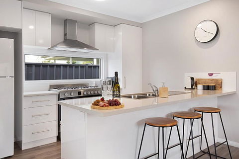 Milawa Vineyard Views - Guesthouse 1 - Lismore Accommodation 0