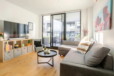 Modern 1BD ; Pool, Gym, Secure Underground Carpark - Lismore Accommodation 3