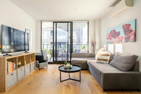 Modern 1BD ; Pool, Gym, Secure Underground Carpark - Lismore Accommodation 1