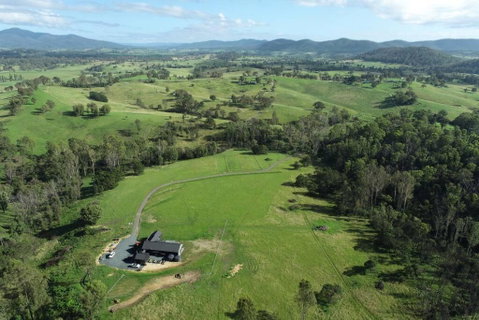 Modern Farmhouse - Lismore Accommodation 2